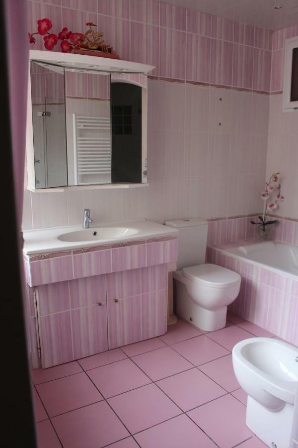 Annie Llense Apartment *